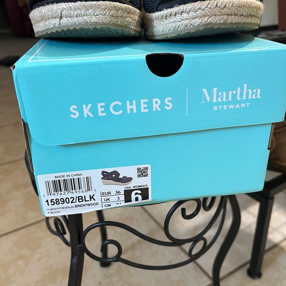 🖤 Black Skecher sandals by Martha Stewart. Size 6. Worn once. EUC. 🖤 - Picture 4 of 6